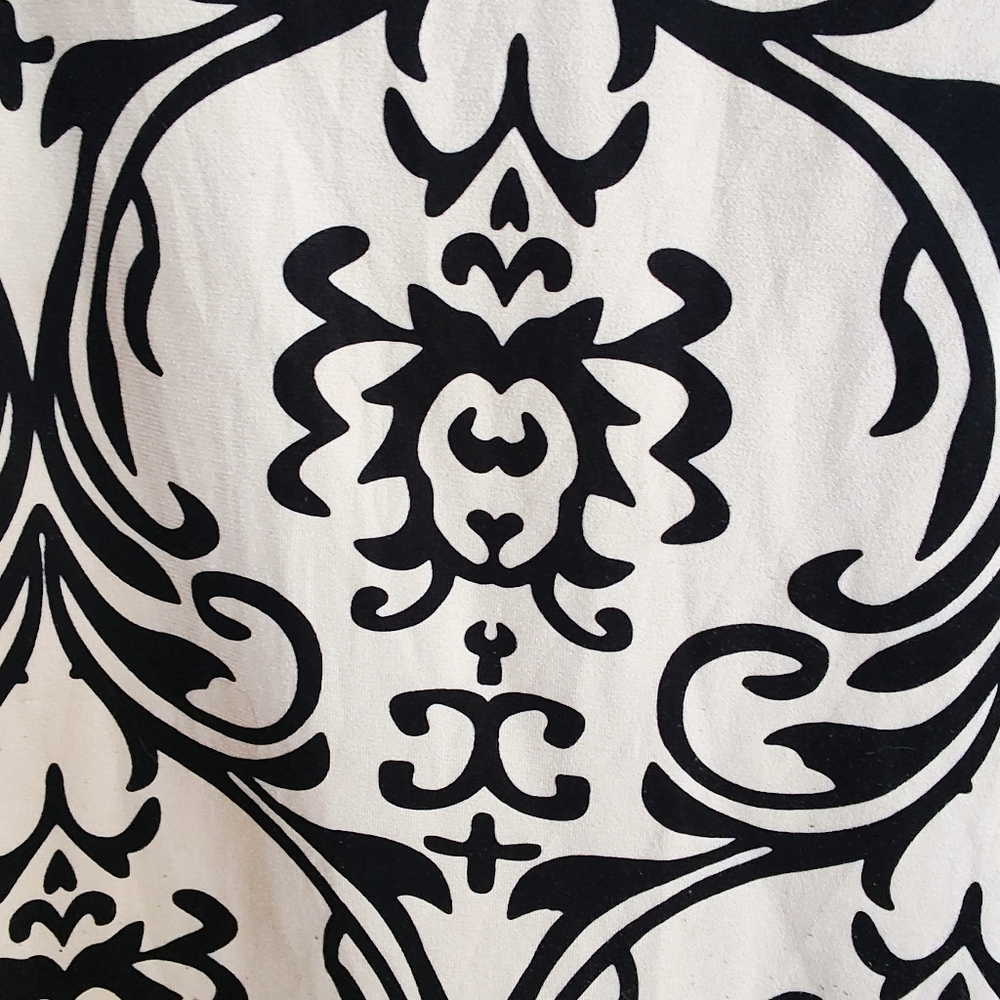 Gaharu Beige & Black Ornate Print Top - Size Large - Picture 3 of 4